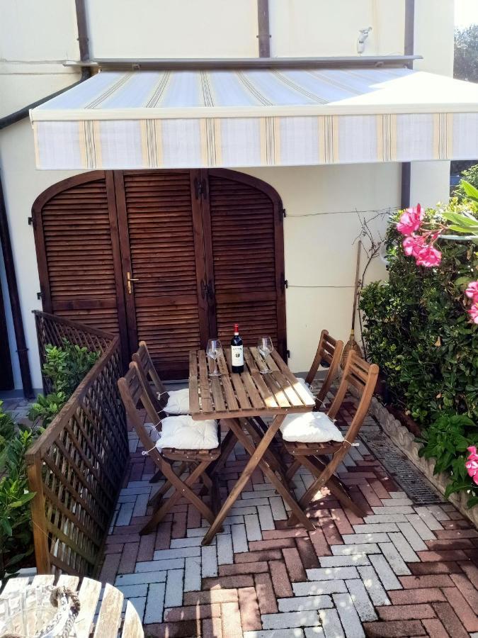 La Casa Di Filippo Lägenhet Quercianella Exteriör bild